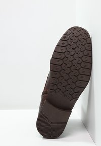 Zign Šněrovací kotníkové boty - cognac