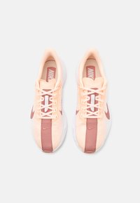 Nike Performance PEGASUS PLUS - Utcai futócipők - crimson tint/white/pure platinum/red stardust/vast grey
