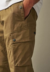 Next SLIM FIT STRETCH - Cargobyxor - tan brown