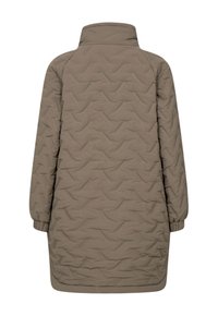 Lichtbruine gewatteerde jas met een hoge kraag, lange mouwen en elastische manchetten. Heeft een gestructureerd patroon over de stof.