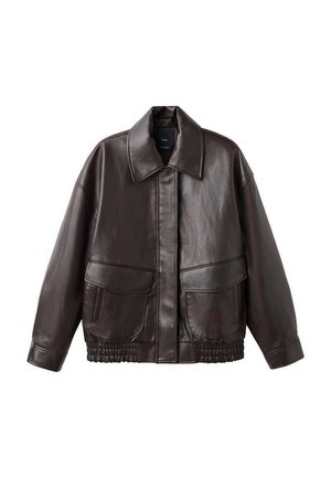 Chaqueta de cuero marrón con un amplio cuello, dos bolsillos frontales y detalles elásticos en el dobladillo. Textura suave y brillante.
