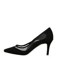 Décolleté nera in suede con punta affilata, inserti in rete ai lati e tacco sottile, caratterizzato da una texture liscia e un design elegante.