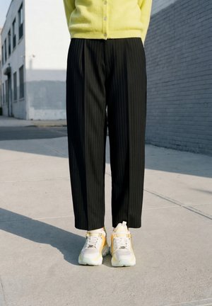Buffalo, BINARY GLAM - Baskets basses - white yellow mint