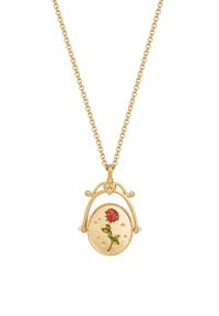 Gouden hangertjes ketting met een ronde medaillonontwerp, featuring een rode roos, groene bladeren en gouden sterren tegen een gestructureerde achtergrond.