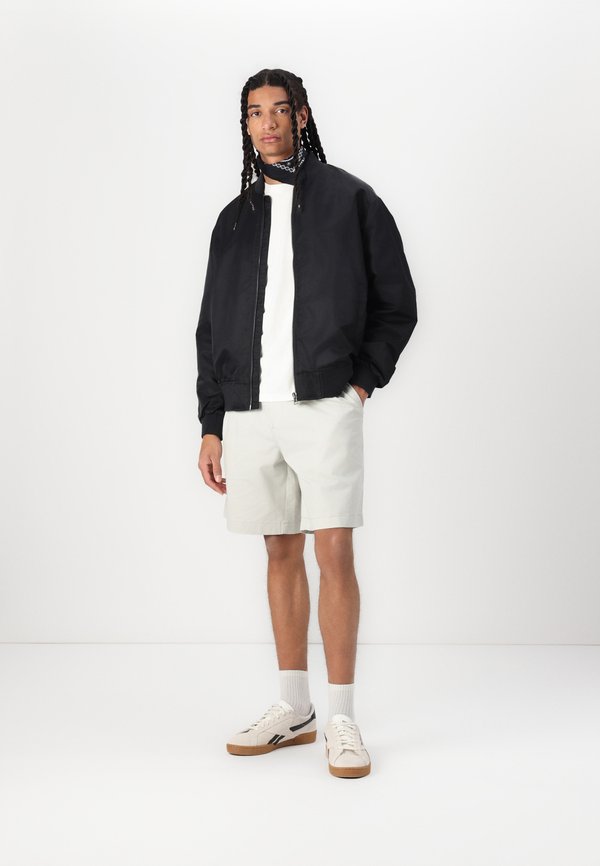 BERMUDA  - Shorts - moonstruck2