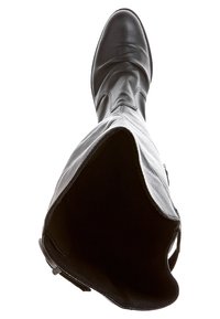 Bota de cuero negra hasta la rodilla con textura suave, punta redondeada y sutil diseño fruncido, que cuenta con forro interior y detalle de cremallera lateral.