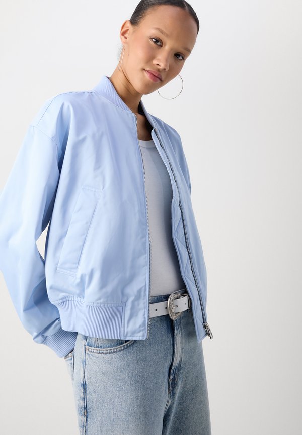 BLOUSON DETAILS ZIPPER POCKET ON SLEEVE - Bomber Jacket - smooth sky3