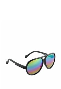 Lunettes de soleil noires avec des lentilles ovales dotées d'une finition miroir arc-en-ciel. La monture est élégante et légère, avec des branches courbées.
