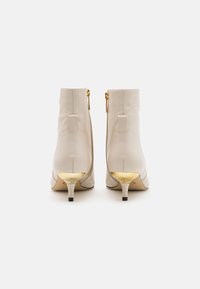 MICHAEL Michael Kors Botines - off-white