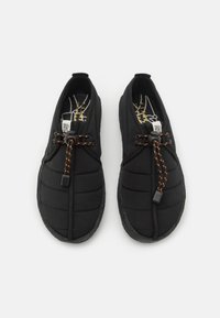 Clarks Originals TREK CUP - Stringate sportive - black