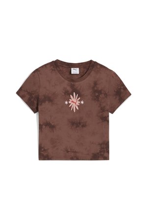 Brown tie-dye t-shirt with short sleeves, featuring a pink embroidered design at the center and cotton fabric. Round neckline.
