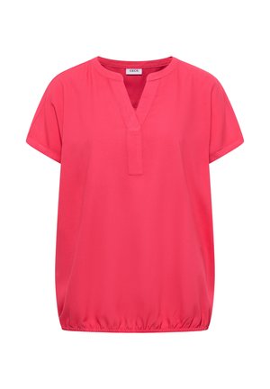 Jasnoróżowa bluzka z krótkim rękawem, z wycięciem w kształcie litery V, o luźnym kroju i elastycznym obszyciu, z metką "CECIL" na wewnętrznym kołnierzu.