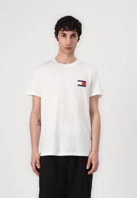 Tommy Jeans FLAG TEE 2 PACK - T-shirt basic - dark night navy/ecru