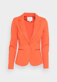 Pomarańczowa marynarka z gładkiej tkaniny, zapinana na jeden guzik, z wyciętymi klapami oraz dwoma przednimi kieszeniami ozdobionymi dekoracyjnym przeszyciem.