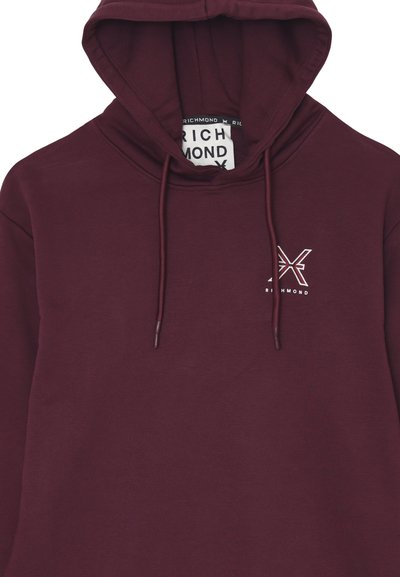 Felpa bordeaux realizzata in tessuto morbido. Caratterizzata da un cappuccio con coulisse e un piccolo logo bianco sul petto. Vestibilità regular con polsini a coste.