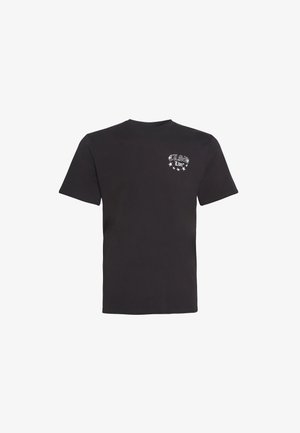 Zwart katoenen T-shirt met korte mouwen, een ronde hals en een wit printontwerp met tekst en sterren op het linkerborstgebied.