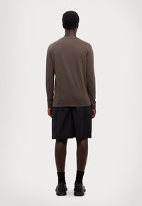 Armani Exchange Ilgarankovis viršutinės dalies drabužis - black olive