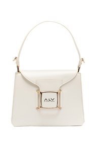 Borsa a tracolla in pelle bianca con un design strutturato, dotata di una chiusura dorata e dettaglio del logo sulla parte anteriore. Texture liscia e stile minimalista.
