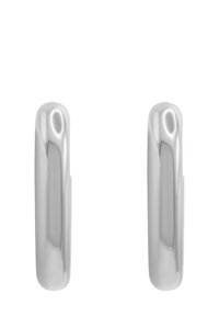 Silberne Metallohrringe in Form von großen Ringen mit einer glatten, polierten Oberfläche, die eine abgerundete Form und eine leichte Krümmung im Design aufweisen.