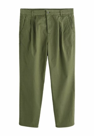 Pantaloni casual verde măsliniu, cu pliuri, buzunare laterale, găici pentru curea, închidere cu nasturi și croială dreaptă a pantalonilor.