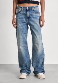 Tommy Jeans - MIA - Straight leg jeans - denim medium Thumbnail Image 1