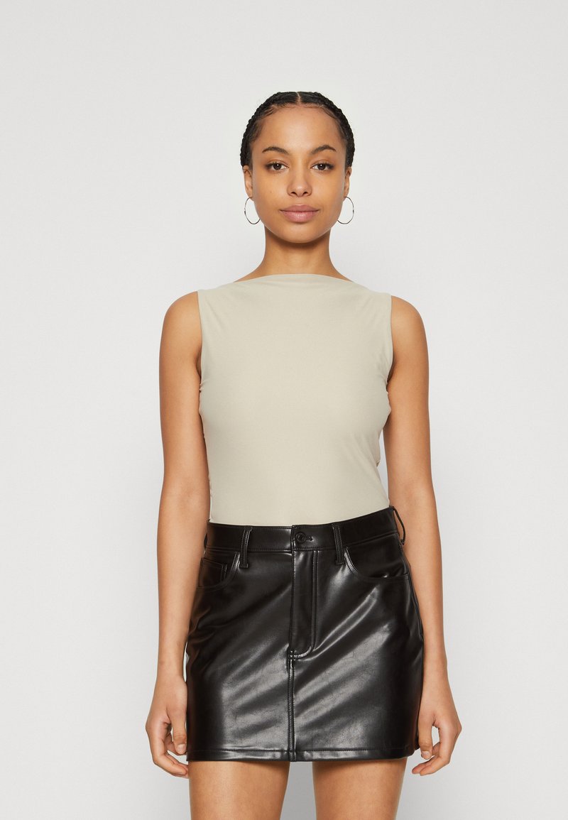 abercrombie-fitch-bare-soft-matte-toppi-cobble-stone-ruskea
