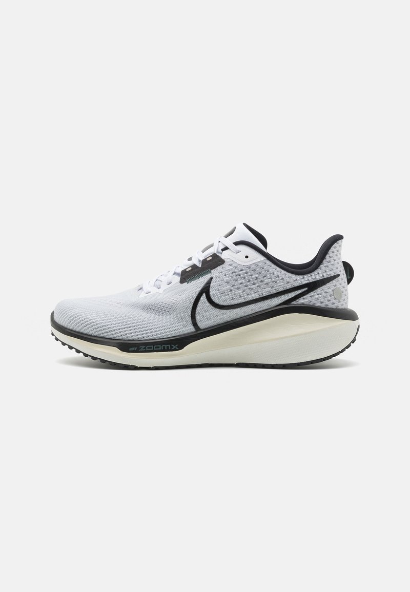 Nike Performance VOMERO - Chaussures de running sur route - white/black/pure platinum/vintage green/sail