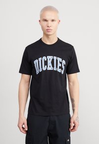 Dickies - AITKIN TEE - Nyomott mintás póló - black/coronet blue Miniatűr kép 1