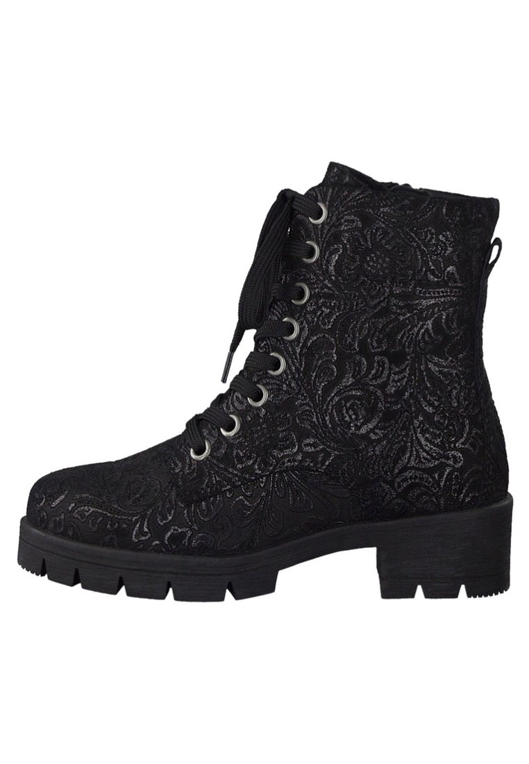 Bottine noire à lacets avec une texture florale complexe, bout rond, semelle épaisse, et œillets métalliques pour les lacets, avec une fermeture éclair sur le côté.