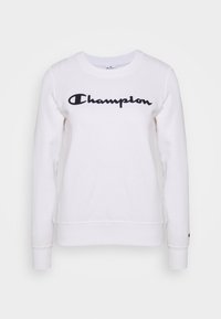 Vit långärmad tröja med rund halsringning, med svart "Champion" logotext över bröstet och en liten logotyp på vänster mudd.