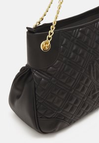 Love Moschino QUILTED BAG - Bolso de mano - nero