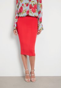 Guess MIDI - Fustă tip creion - corallo