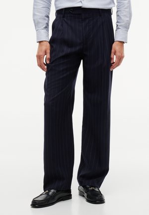 Tommy Hilfiger, NEW YORK LABEL PURE WOOL PINSTRIPE TROUSERS - Панталони - navy blue/white