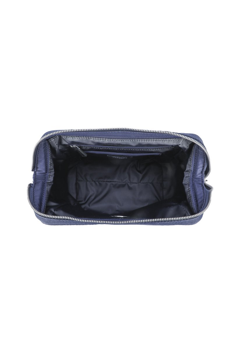 Navyfarbene Stofftasche mit einem strukturierten rechteckigen Design. Das Innere verfügt über ein glattes Futter und eine kleine Reißverschlusstasche zur Organisation.