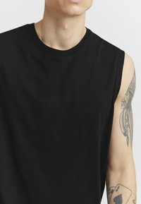 11 Project PRBrigsy - Top - black
