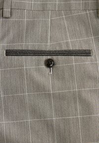 Next SLIM FIT TRIMMED CHECK - Uzvalka bikses - taupe brown