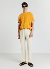Calliope LAVORZIONE ETNICA - T-shirt basic - giallo ocra