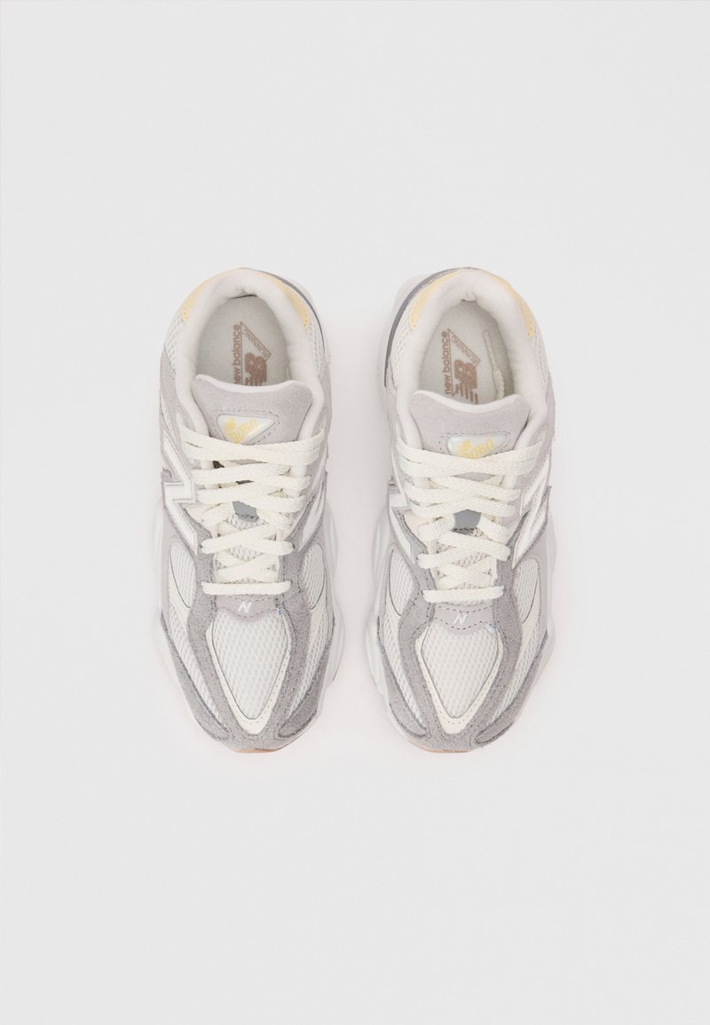 New Balance 9060 UNISEX Zapatillas sea salt/gris claro