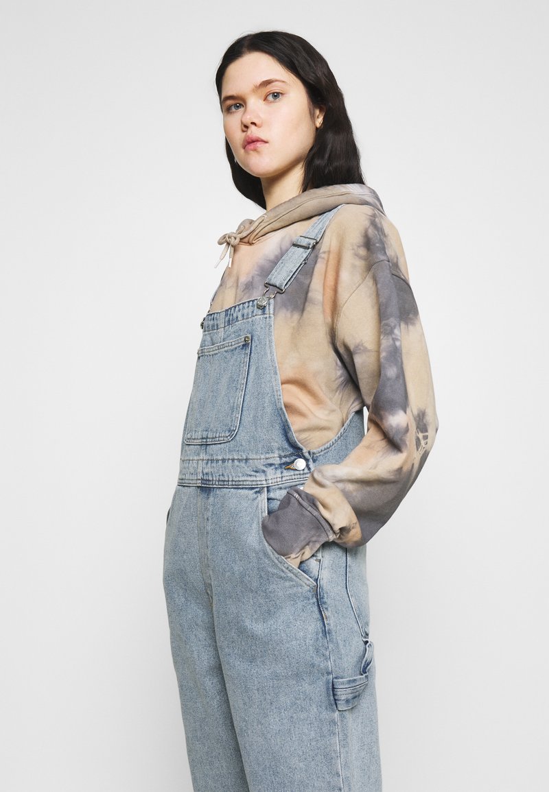 Damen Kleider | Monki Latzhose blue medium dusty/blau - YW22555 Damen Kleider | Monki Latzhose blue medium dusty/blau - YW22555