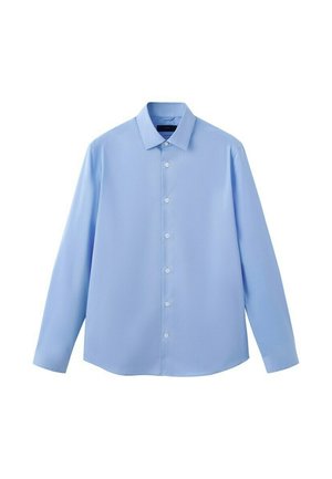 Světle modrá košile s dlouhým rukávem a knoflíky, klasický límec, sedm bílých knoflíků vpředu, bez viditelných vzorů nebo log.