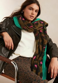 Next REGULAR FIT - Huivi - green pink animal print