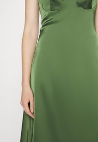 WAL G. DALIA CUPPED MIDI - Φόρεμα ημέρας - medow