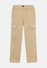 Pantalons cargo beiges en tissu robuste, dotés d'une taille élastique, de deux poches latérales et de deux poches cargo avec rabats.