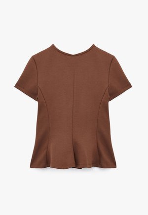 Bruine top met korte mouwen van zachte stof, met een ronde halslijn en een uitlopende zoom, met subtiele naaddetails langs de zijkanten.