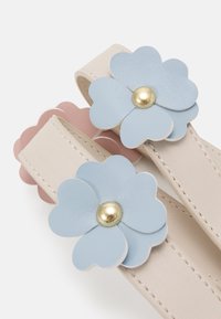 Fire & Glory FLOWIE SHOULDER  - Carteira de mão - buttercream