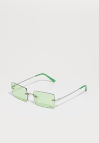 Unselected, green tea