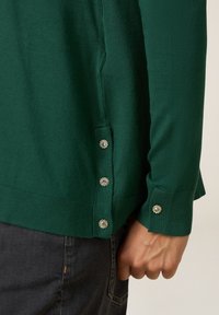 Oltre GIROCOLLO CON BOTTONI GIOIELLO - Strickpullover - verde