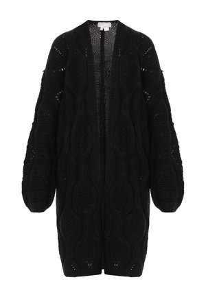 Čierny pletený kardigán s otvoreným predným dielom, ktorý má textúrované vzory, dlhé rukávy a voľný strih, vyrobený z jemnej, priedušnej látky.