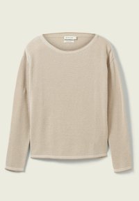 Pull beige en maille à manches longues avec un col rond, un motif texturé, et une étiquette indiquant la marque et le coton biologique.