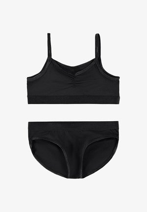 Reggiseno sportivo nero con spalline regolabili e parte anteriore arricciata, abbinato a mutandine bikini nere coordinate. Entrambi realizzati in tessuto morbido e elastico.